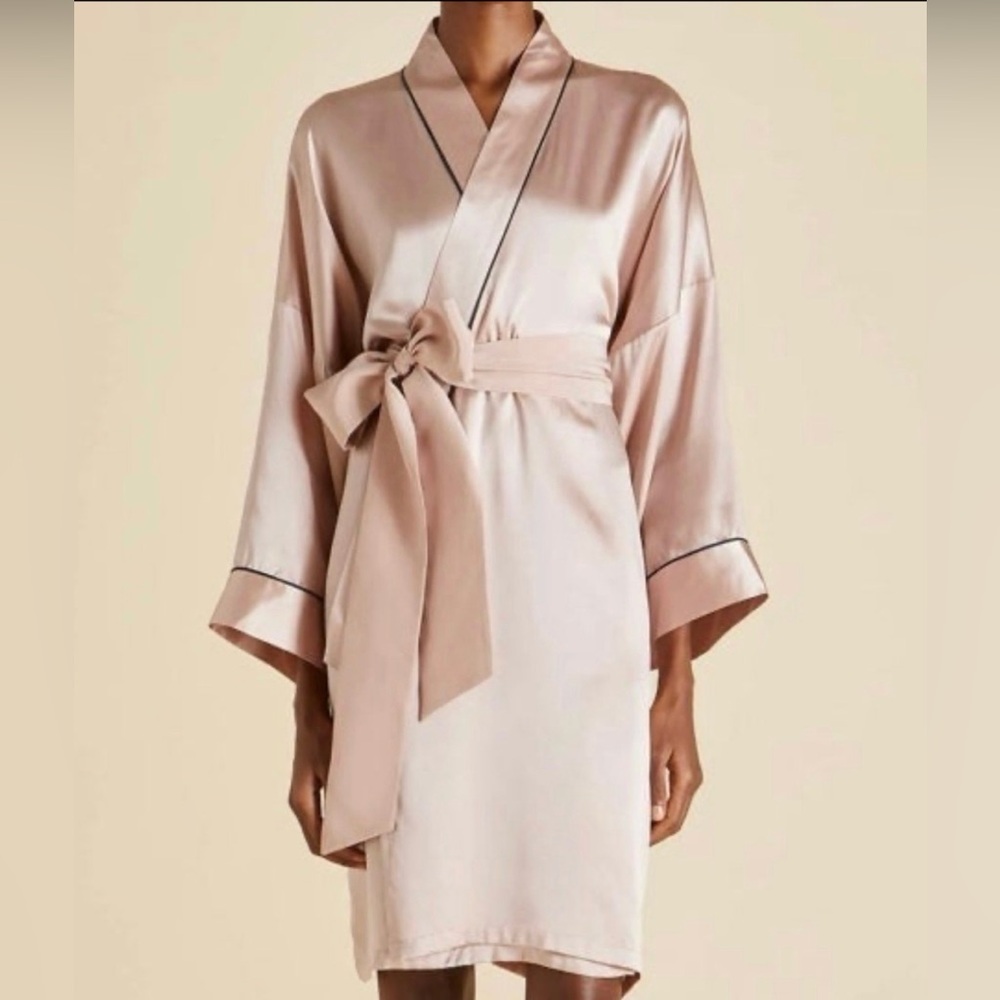 Olivia Von Halle MIMI Oyster Silk Robe 
O/S